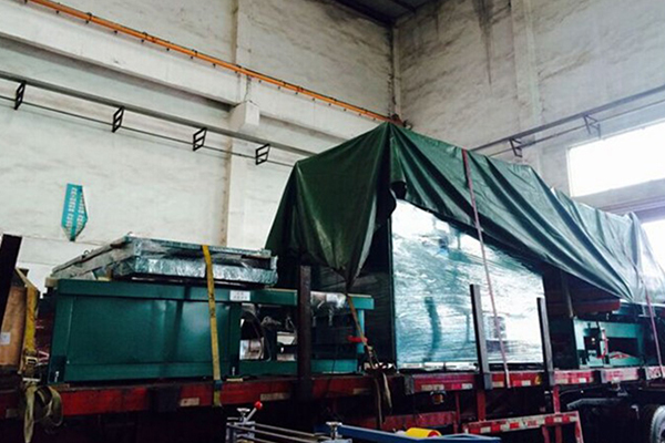 Lianxing independent research and development of large high frequency plastic welding machine and shipment
